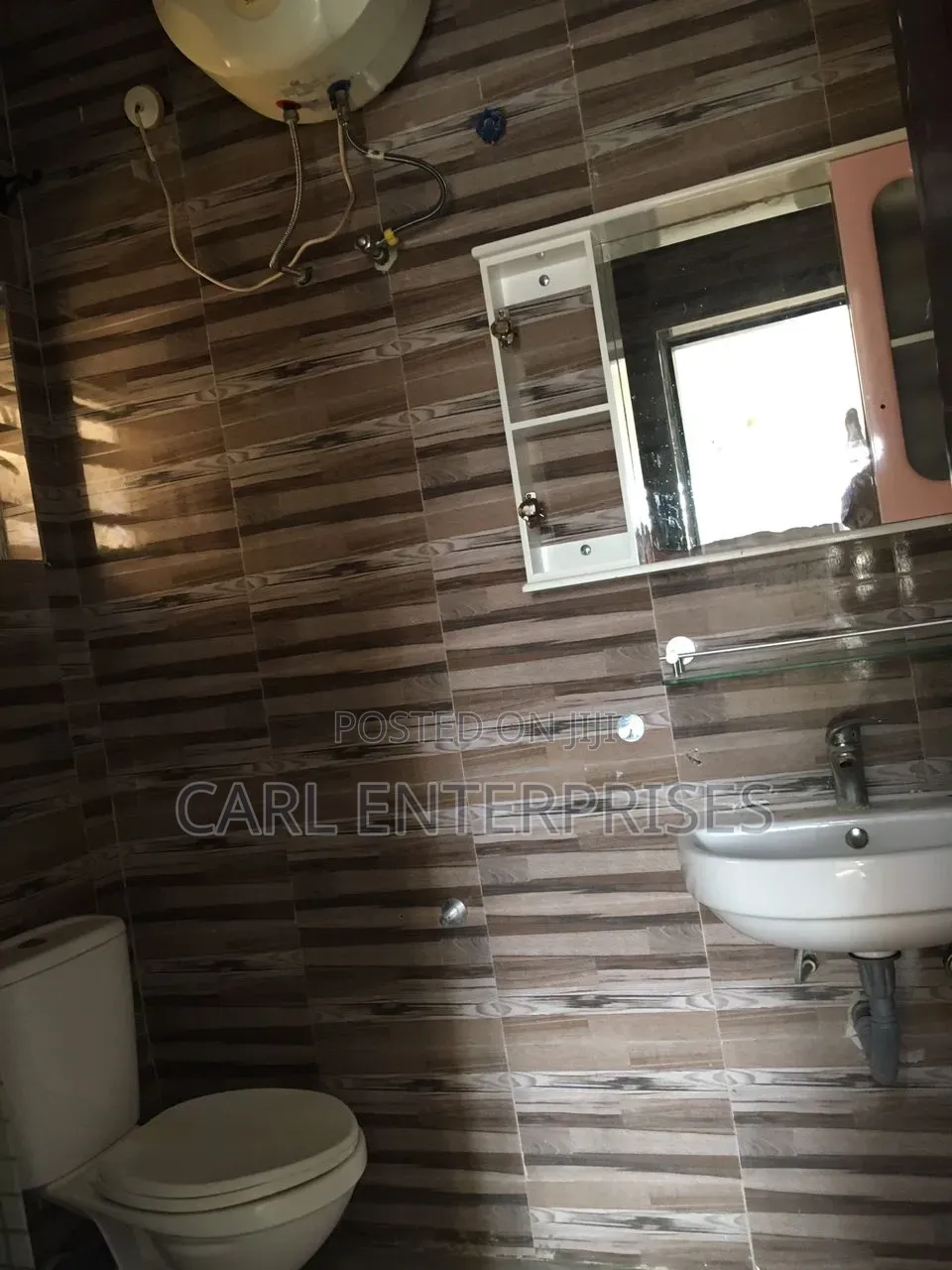 Studio Apartment in Vas Court, Chevron for rent in Chevron
