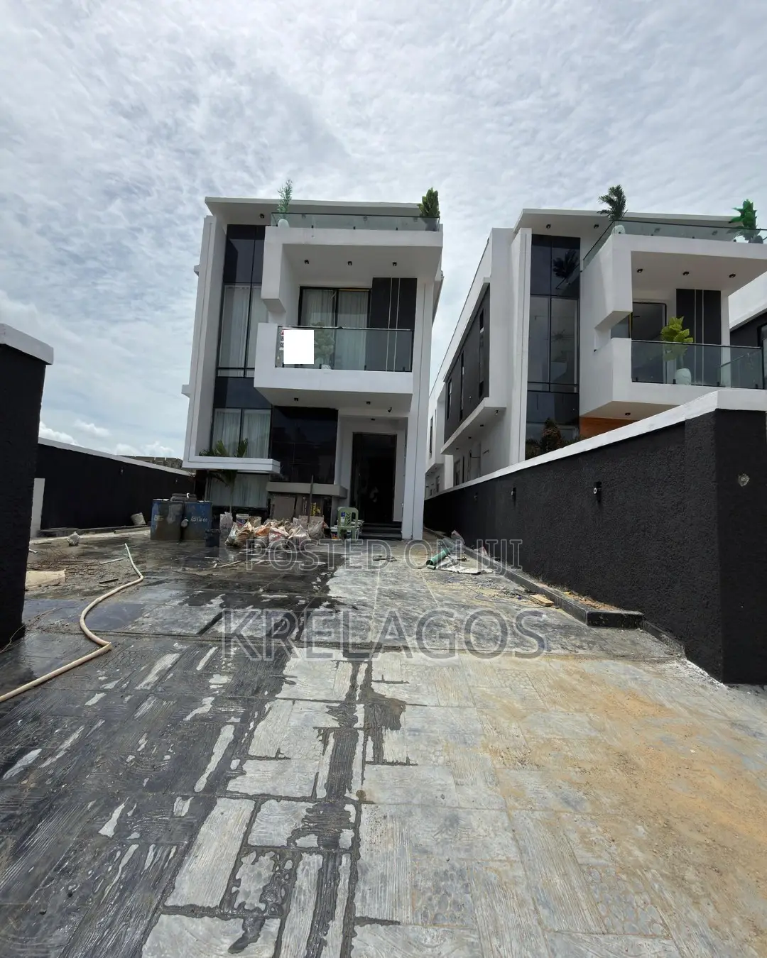 5bdrm Duplex in Ologolo for sale in Ologolo