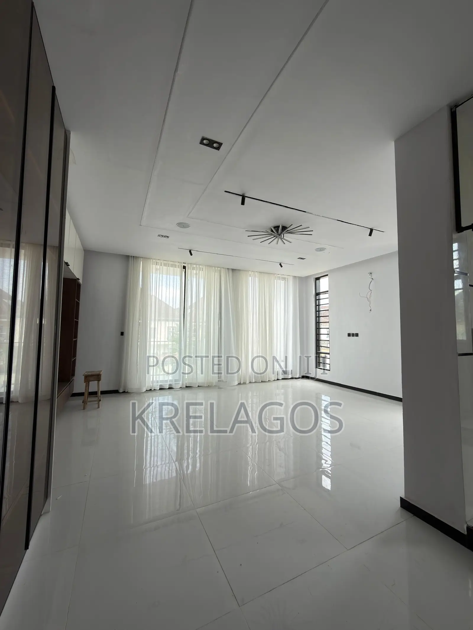 5bdrm Duplex in Ologolo for sale in Ologolo