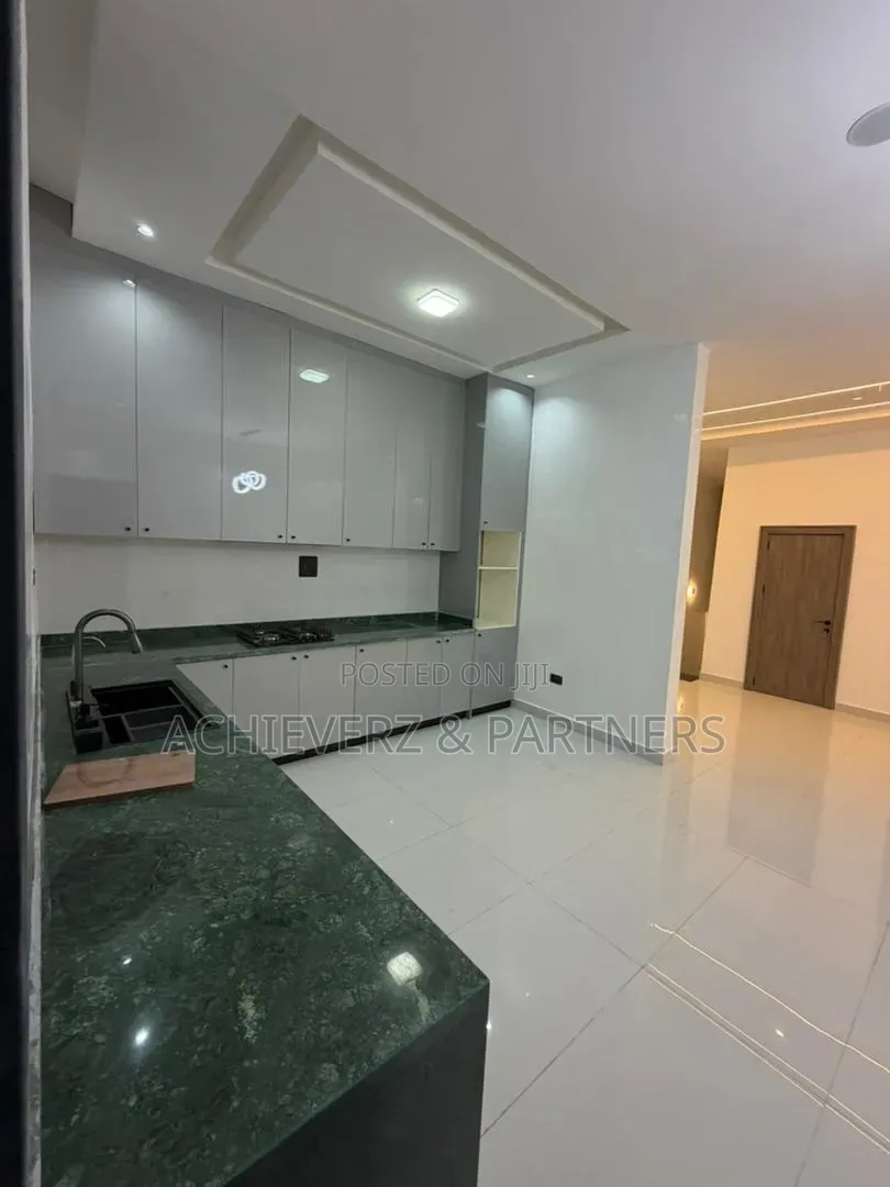5bdrm Duplex in Zone B for sale in Zone B