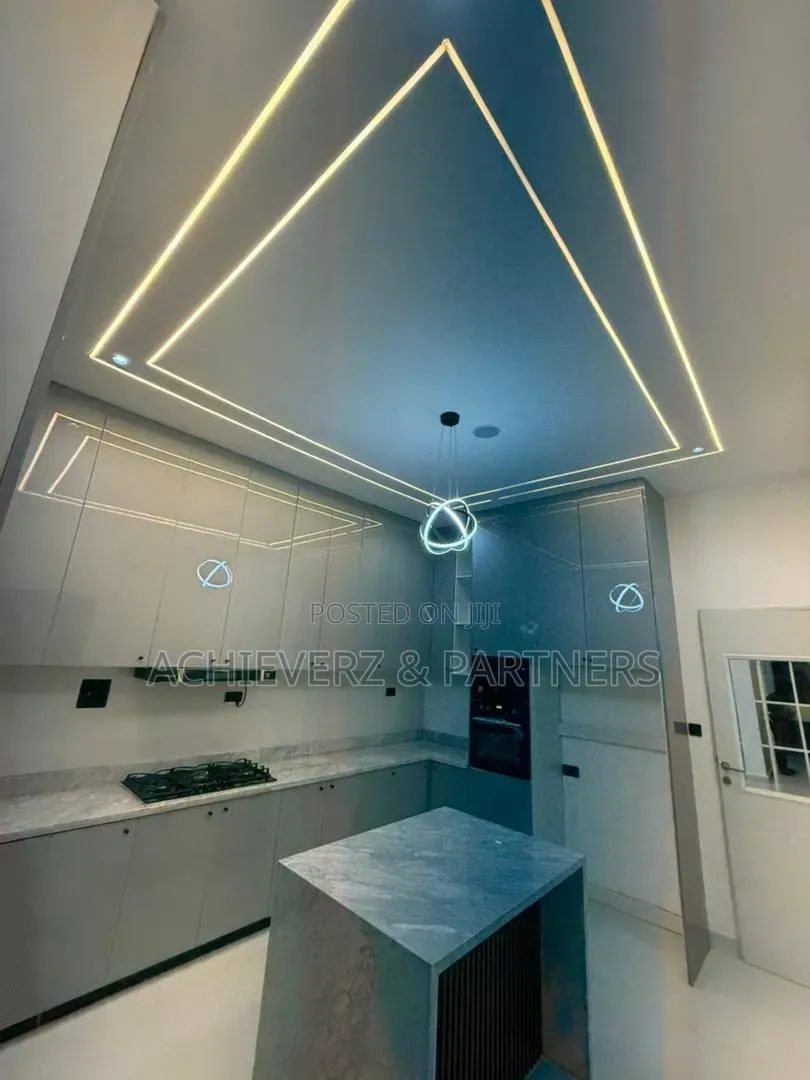 5bdrm Duplex in Zone B for sale in Zone B
