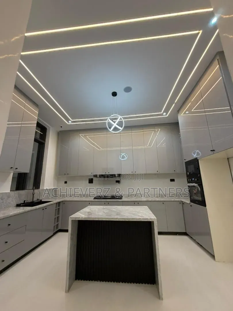 5bdrm Duplex in Zone B for sale in Zone B