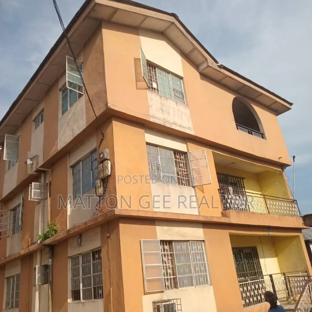 2bdrm Block of Flats in Solomade, Ikorodu Garage for sale in Ikorodu Garage