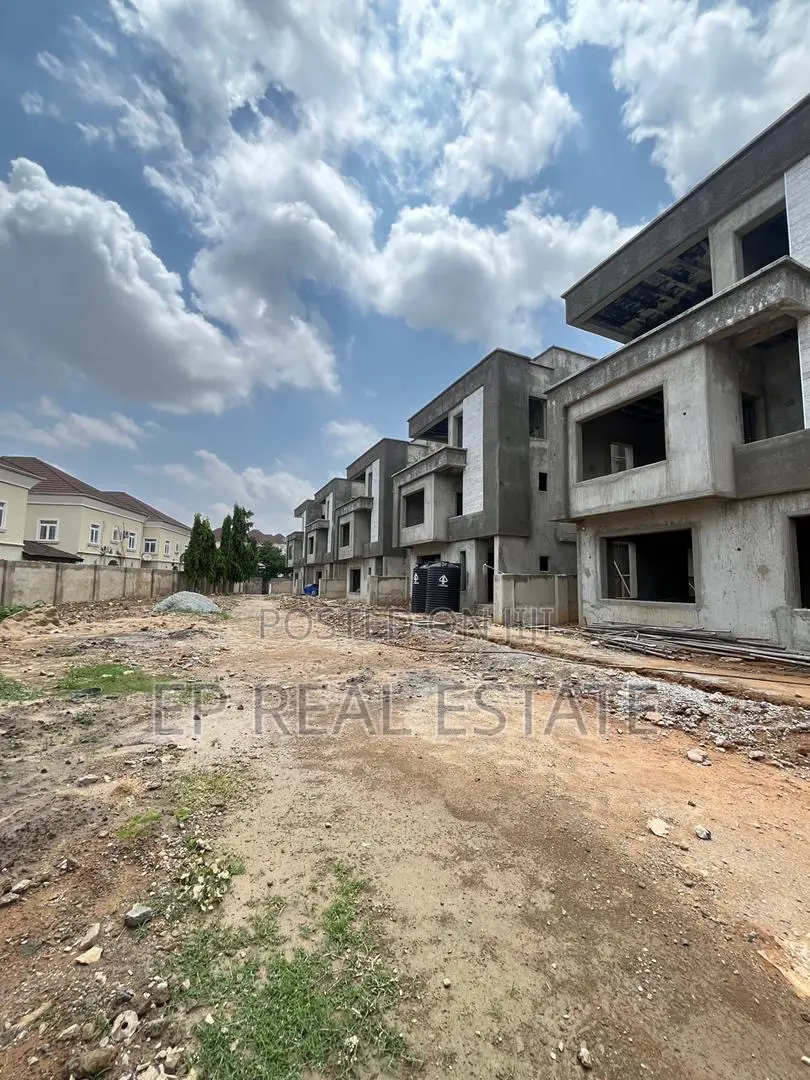 6bdrm Duplex in Apo District for sale in Apo District