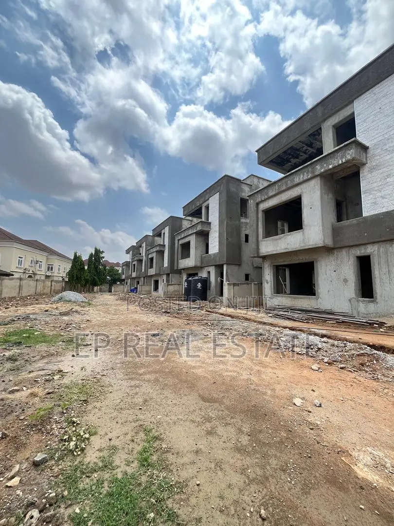 6bdrm Duplex in Apo District for sale in Apo District