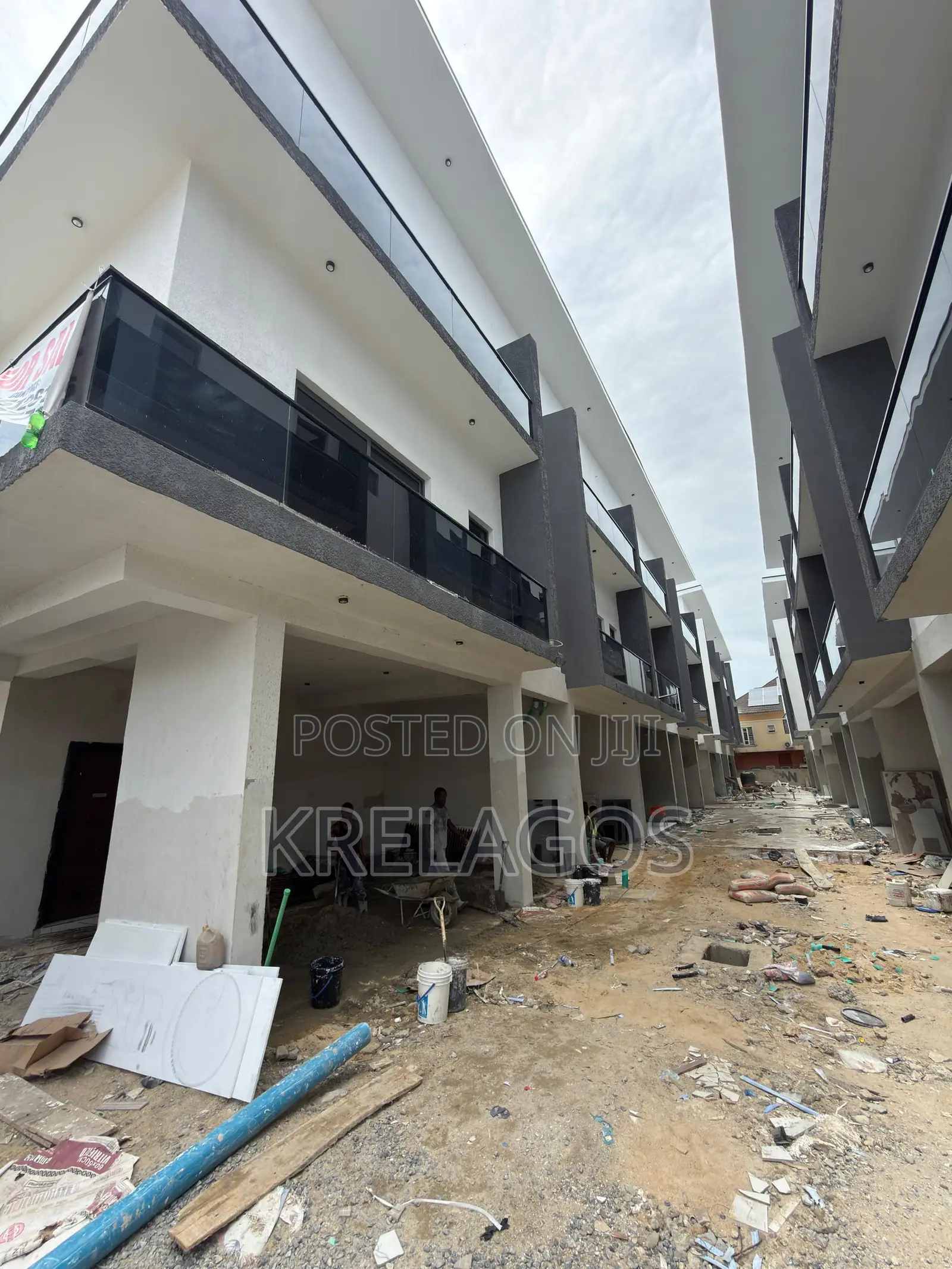 4bdrm Duplex in Ologolo for sale in Ologolo