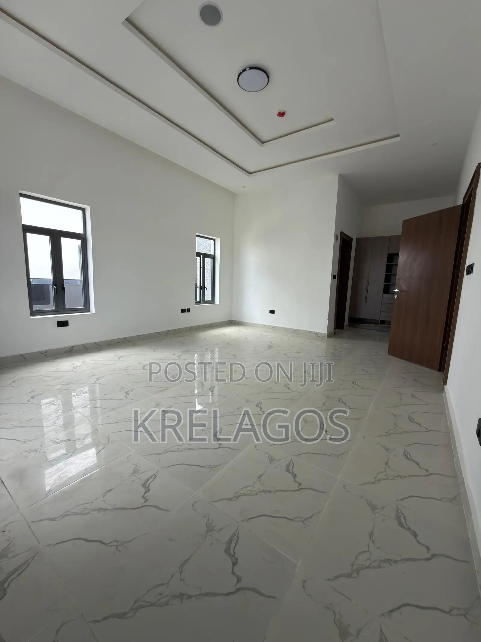 4bdrm Duplex in Ologolo for sale in Ologolo