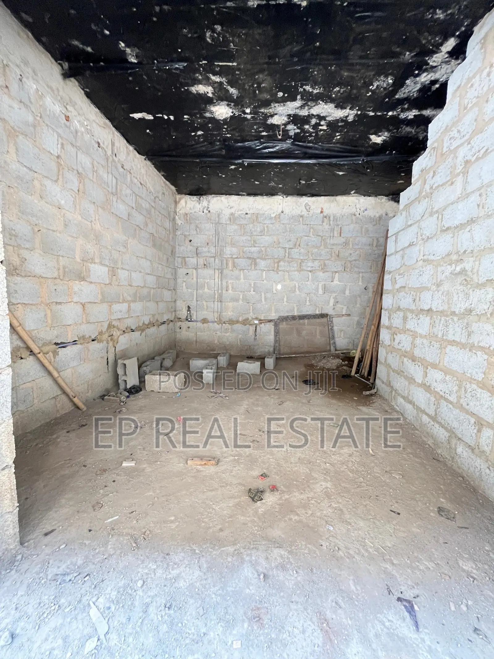 Shop/Office Space in Apo Resettlement