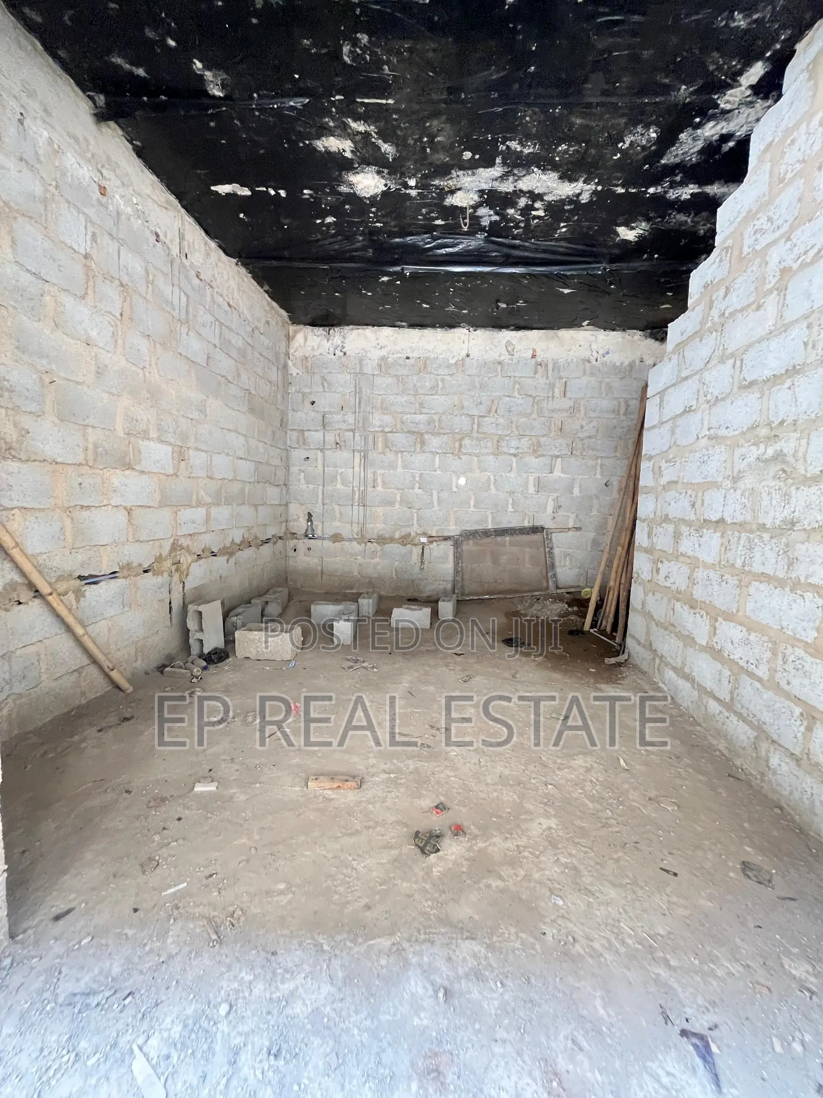 Shop/Office Space in Apo Resettlement