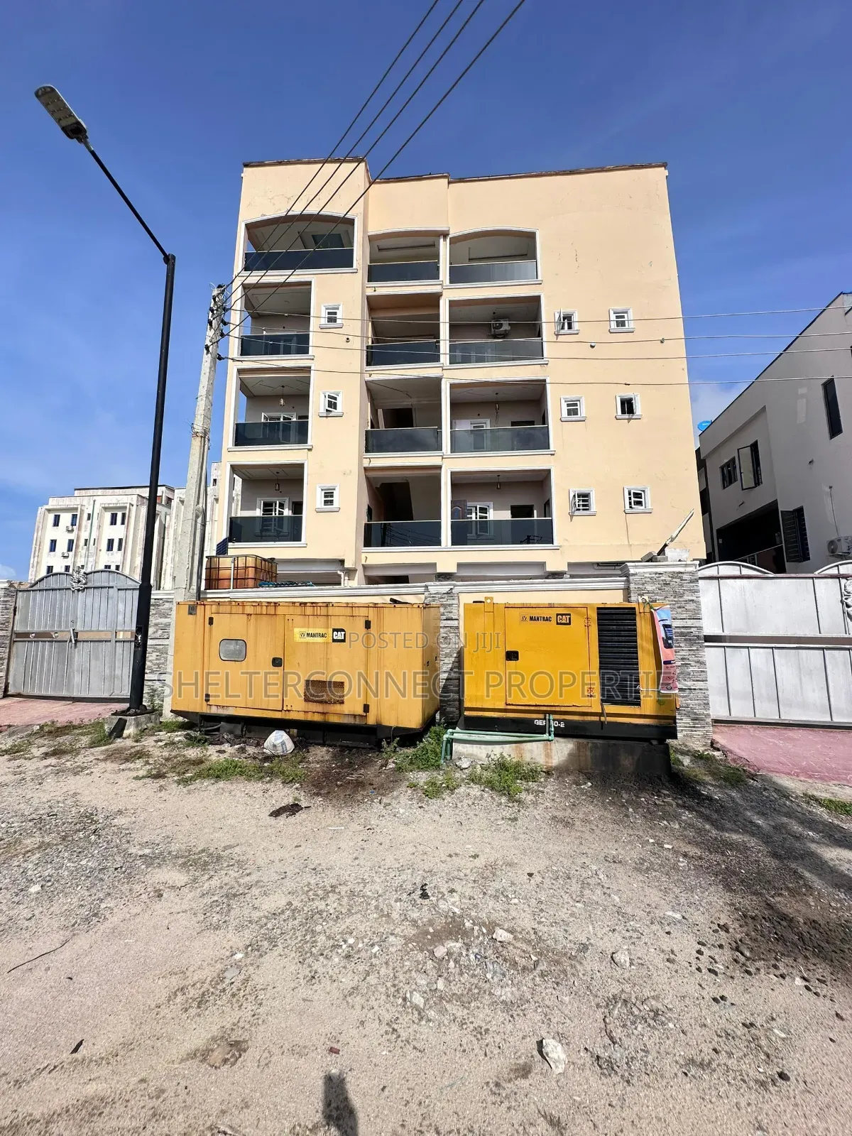 Mini Flat in Chevron for rent in Chevron