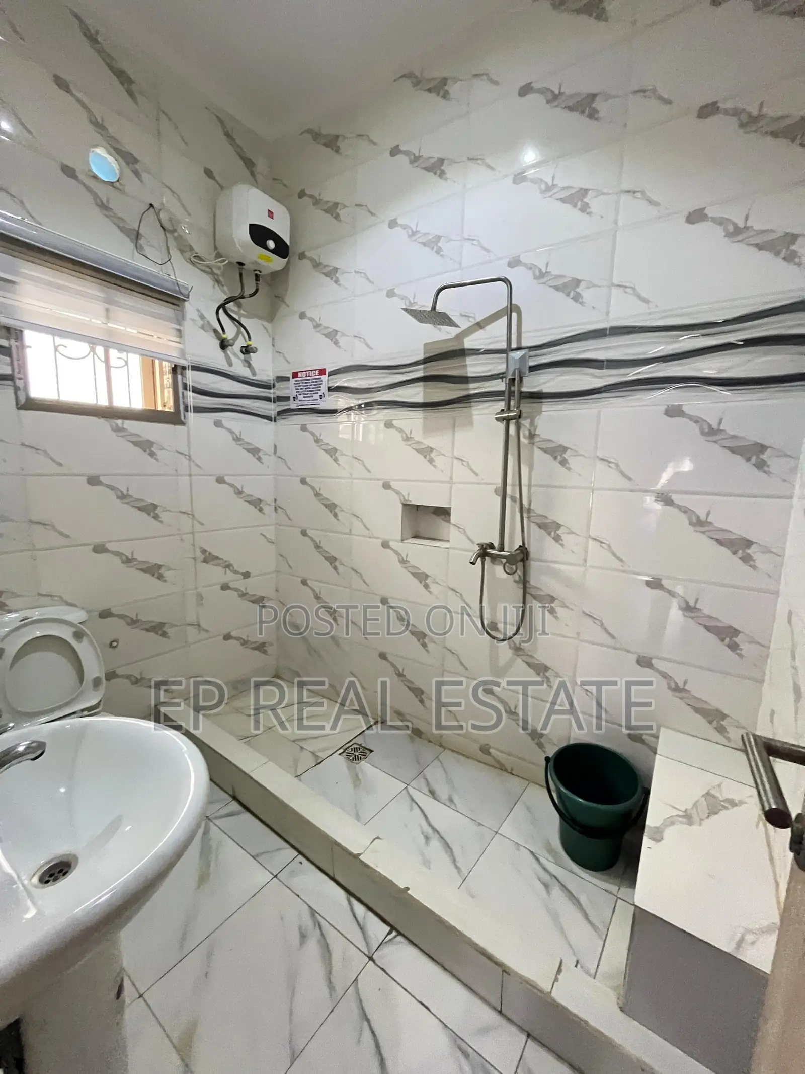 15bdrm House in Apo Resettlement for sale in Apo Resettlement