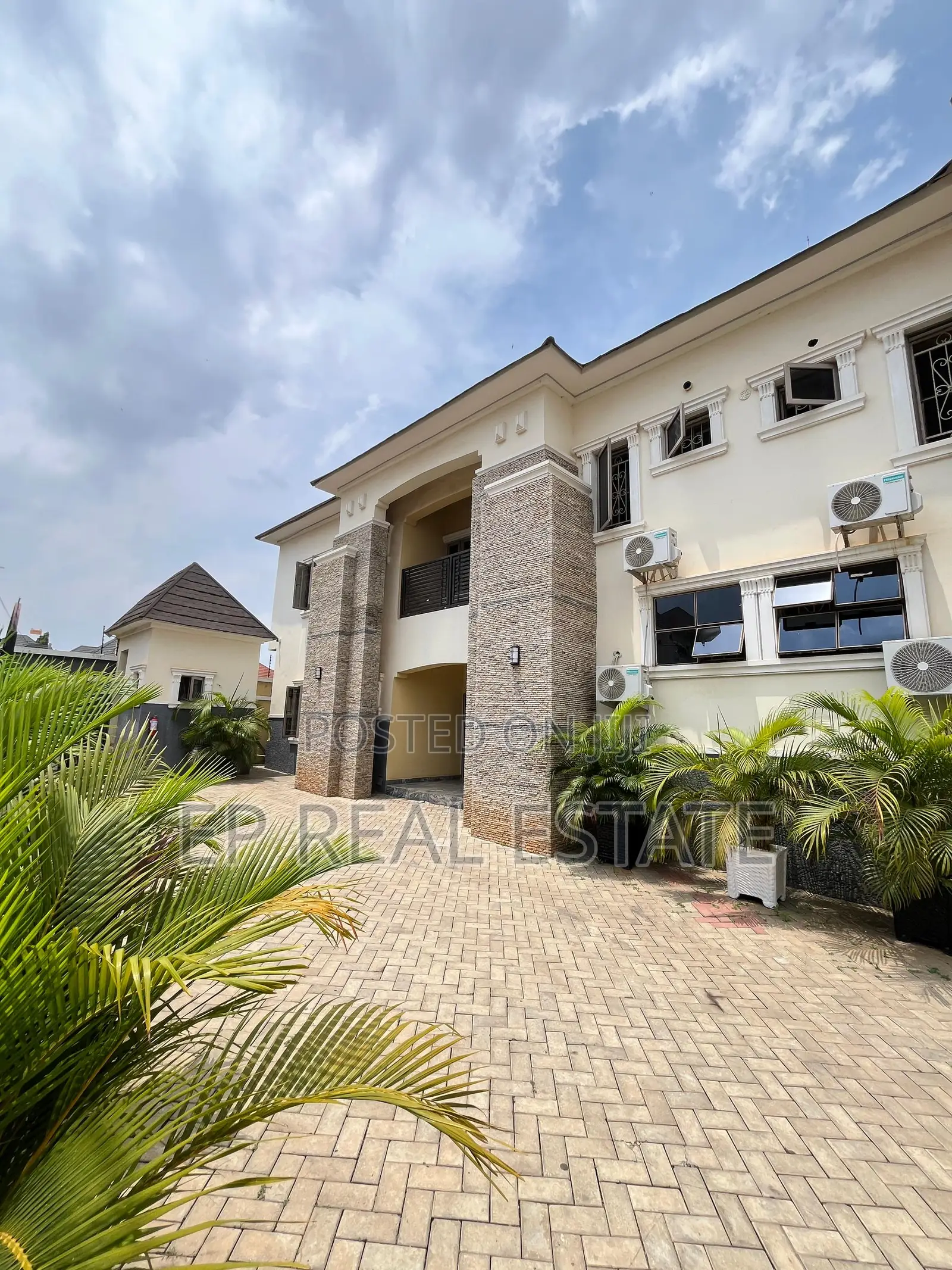 15bdrm House in Apo Resettlement for sale in Apo Resettlement