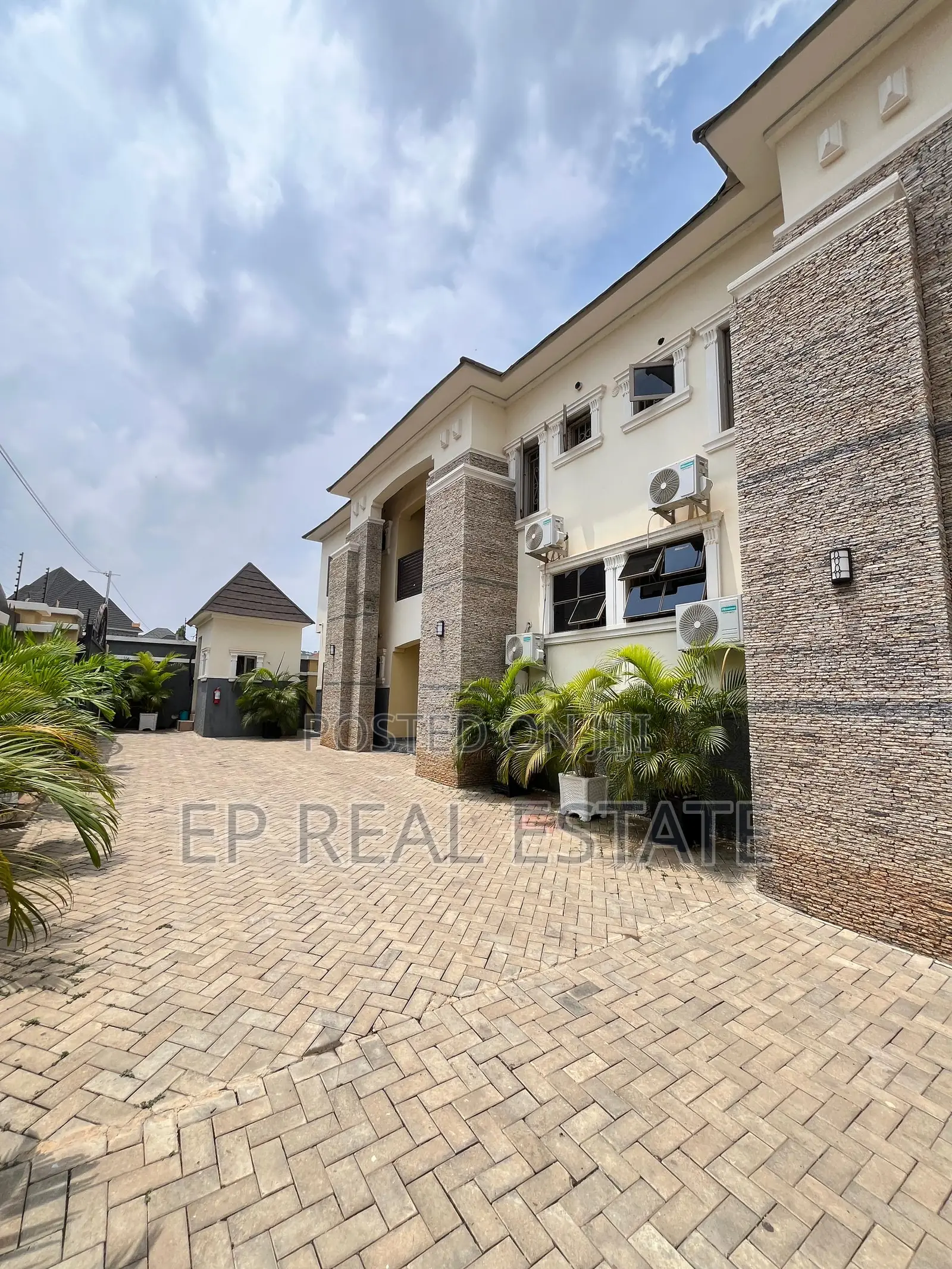 15bdrm House in Apo Resettlement for sale in Apo Resettlement