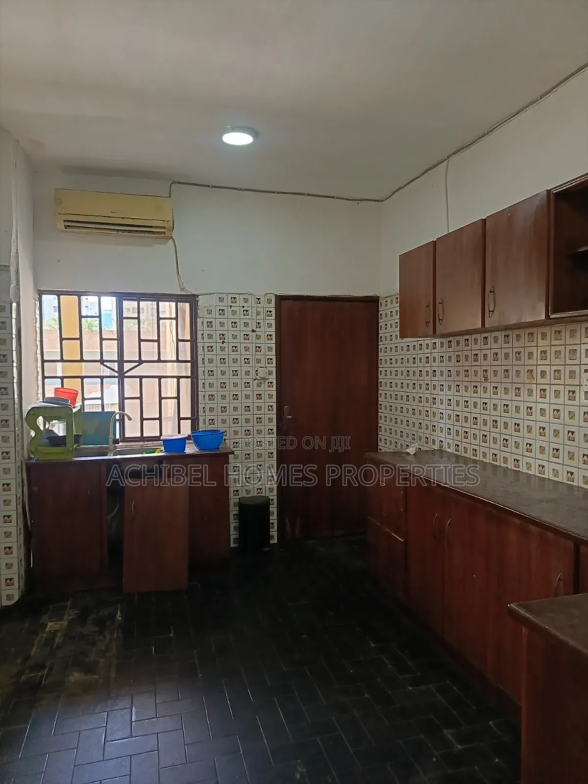3bdrm Apartment in Off Adeola Odeku for rent in Adeola Odeku