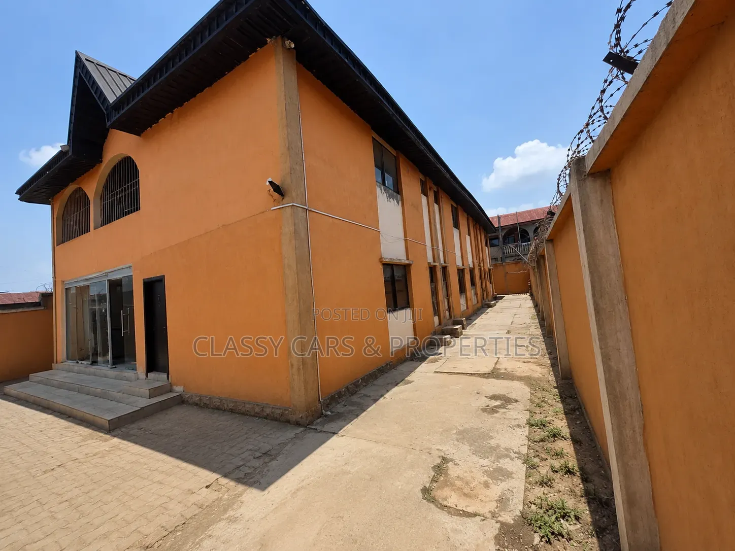 12bdrm Block of Flats in Ibadan for sale in Ibadan