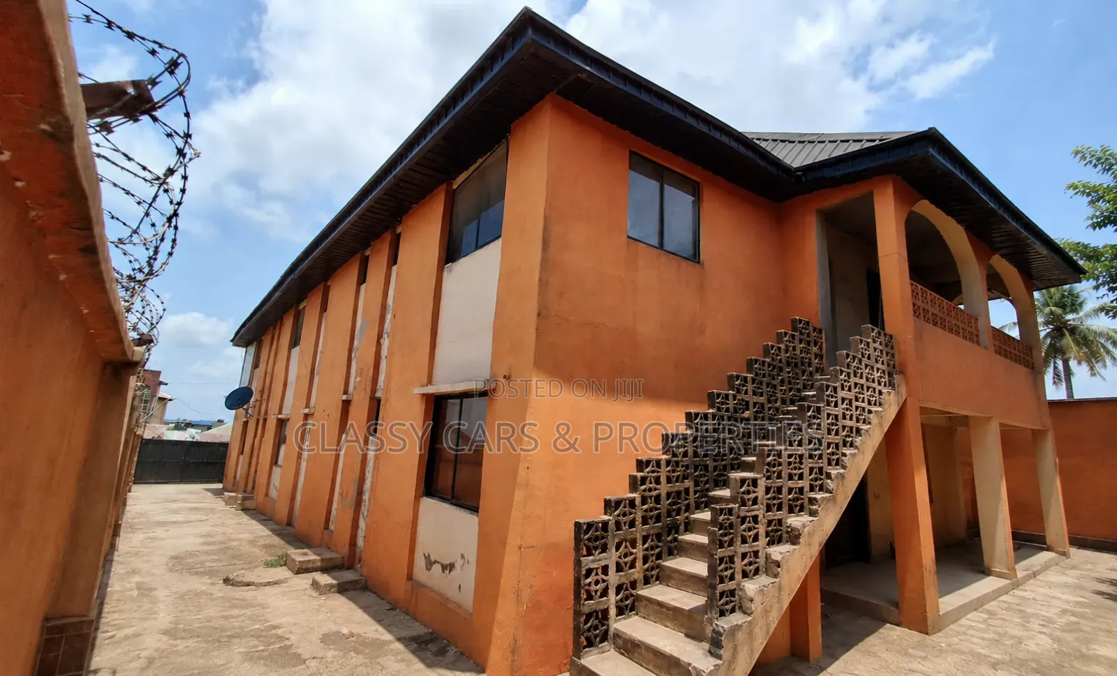 12bdrm Block of Flats in Ibadan for sale in Ibadan