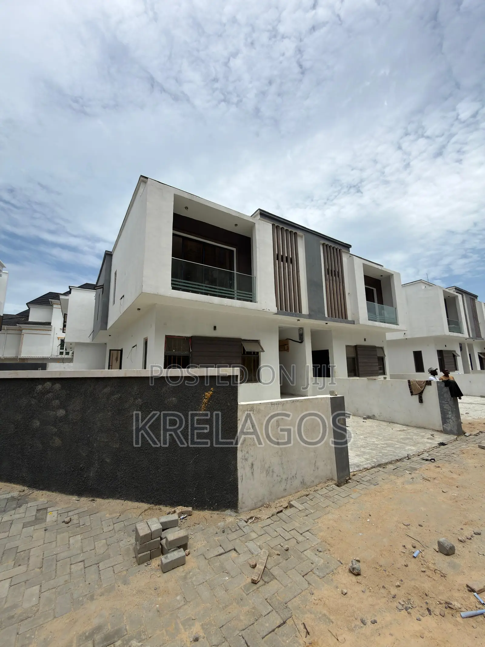 4bdrm Duplex in Ologolo for sale in Ologolo