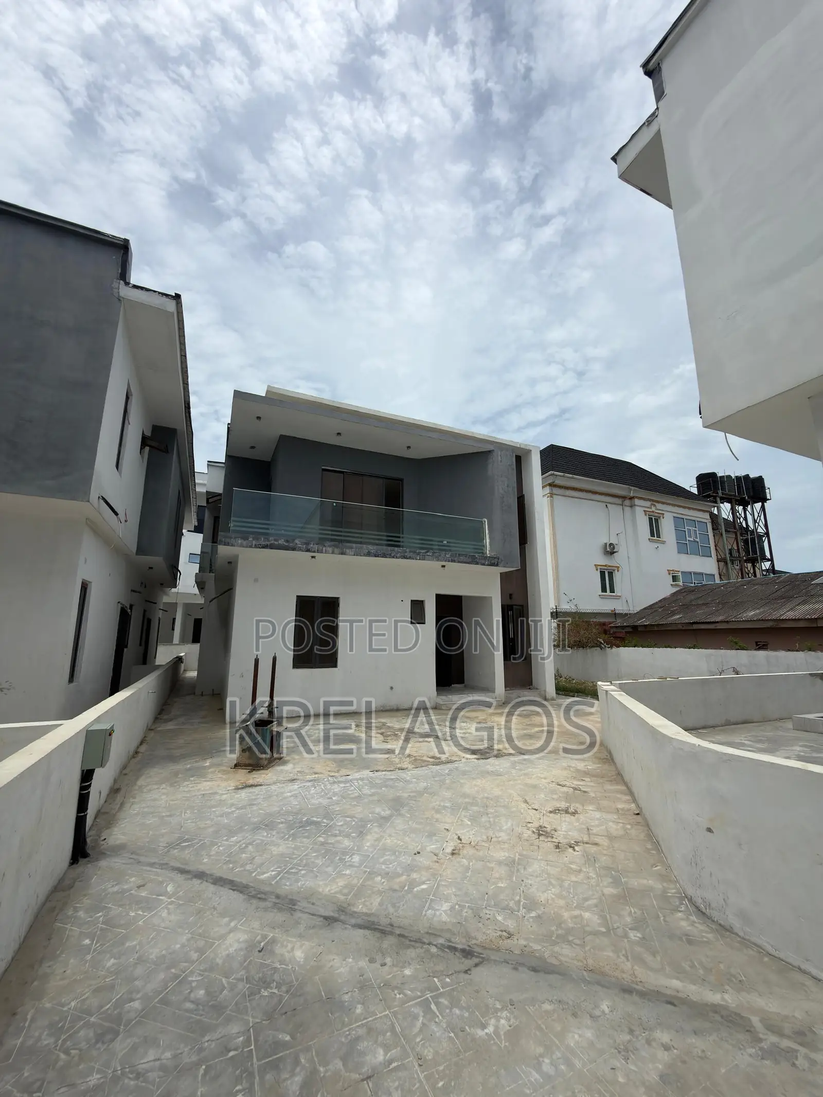 4bdrm Duplex in Ologolo for sale in Ologolo