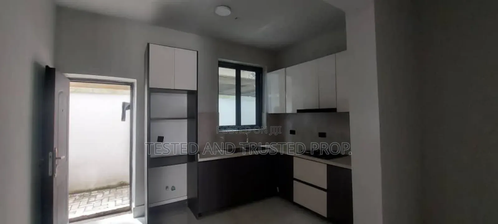 4bdrm Duplex in Illasan, Ikate for rent in Ikate