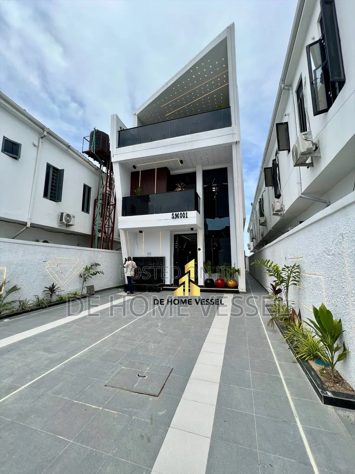 5bdrm Duplex in Ikota for sale in Ikota