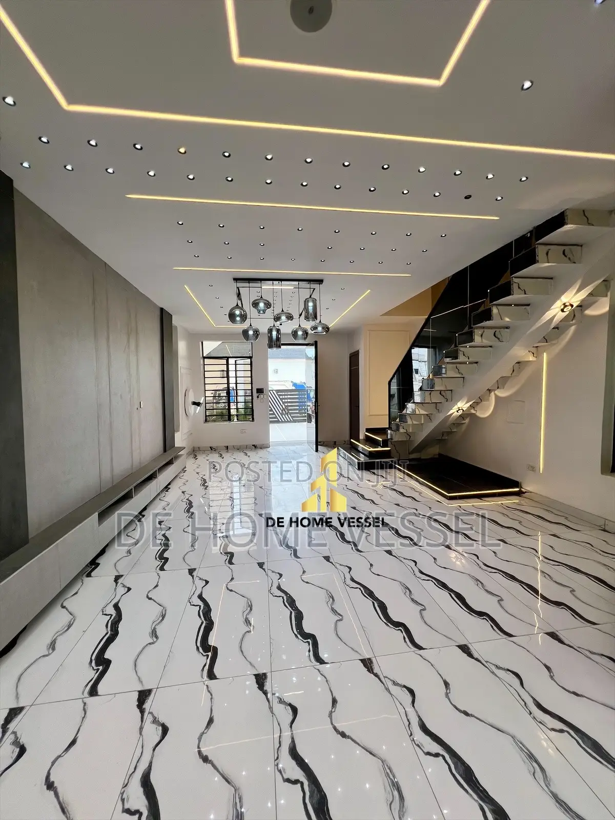 5bdrm Duplex in Ikota for sale in Ikota