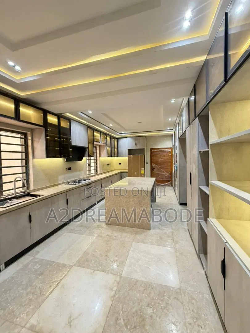 7bdrm Duplex in Ikeja Gra for sale in Ikeja GRA