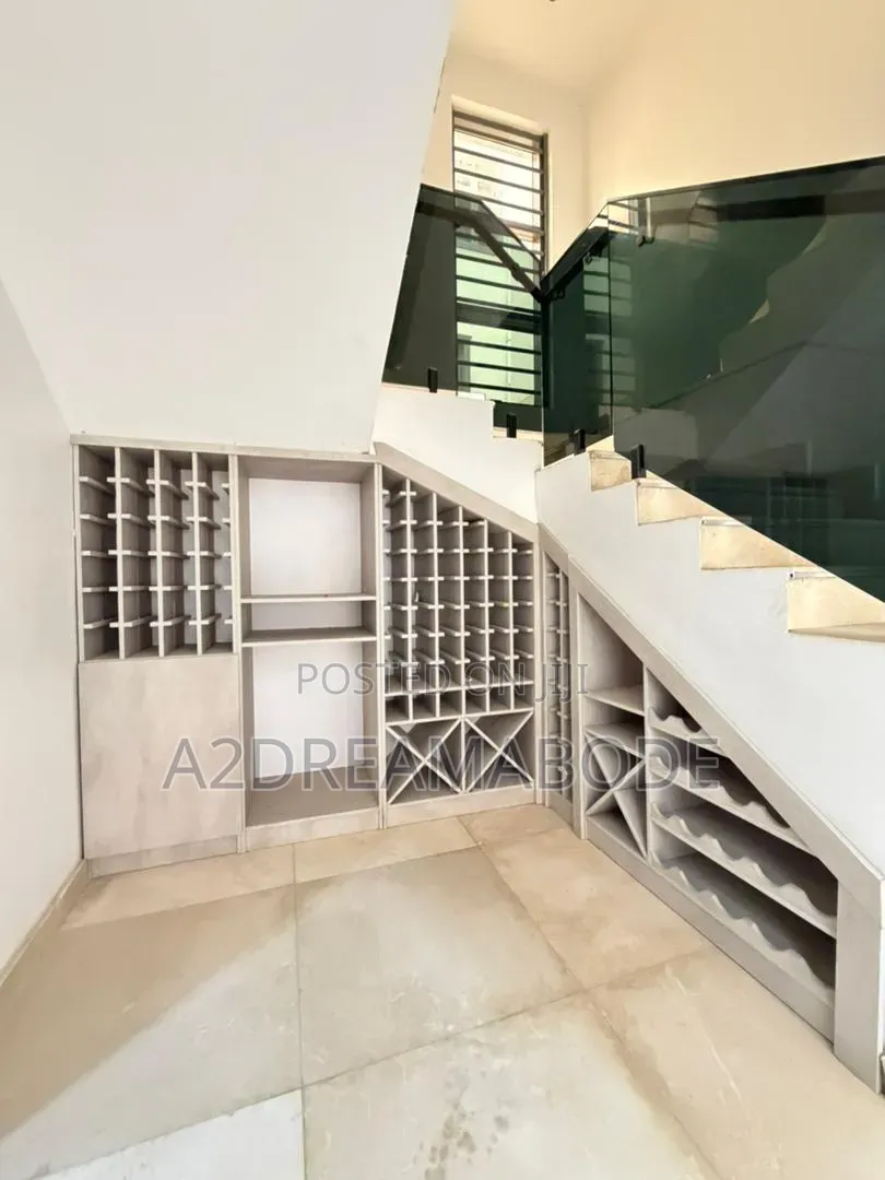 7bdrm Duplex in Ikeja Gra for sale in Ikeja GRA