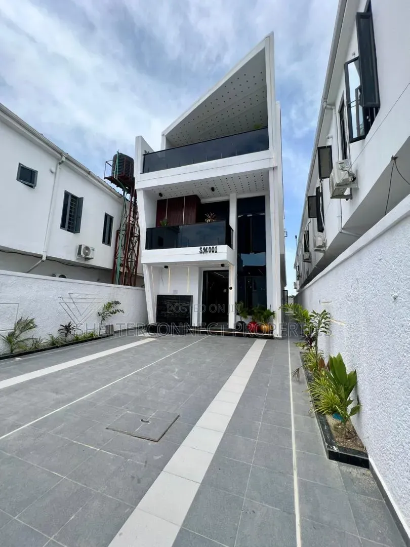 5bdrm Duplex in Ikota for sale in Ikota