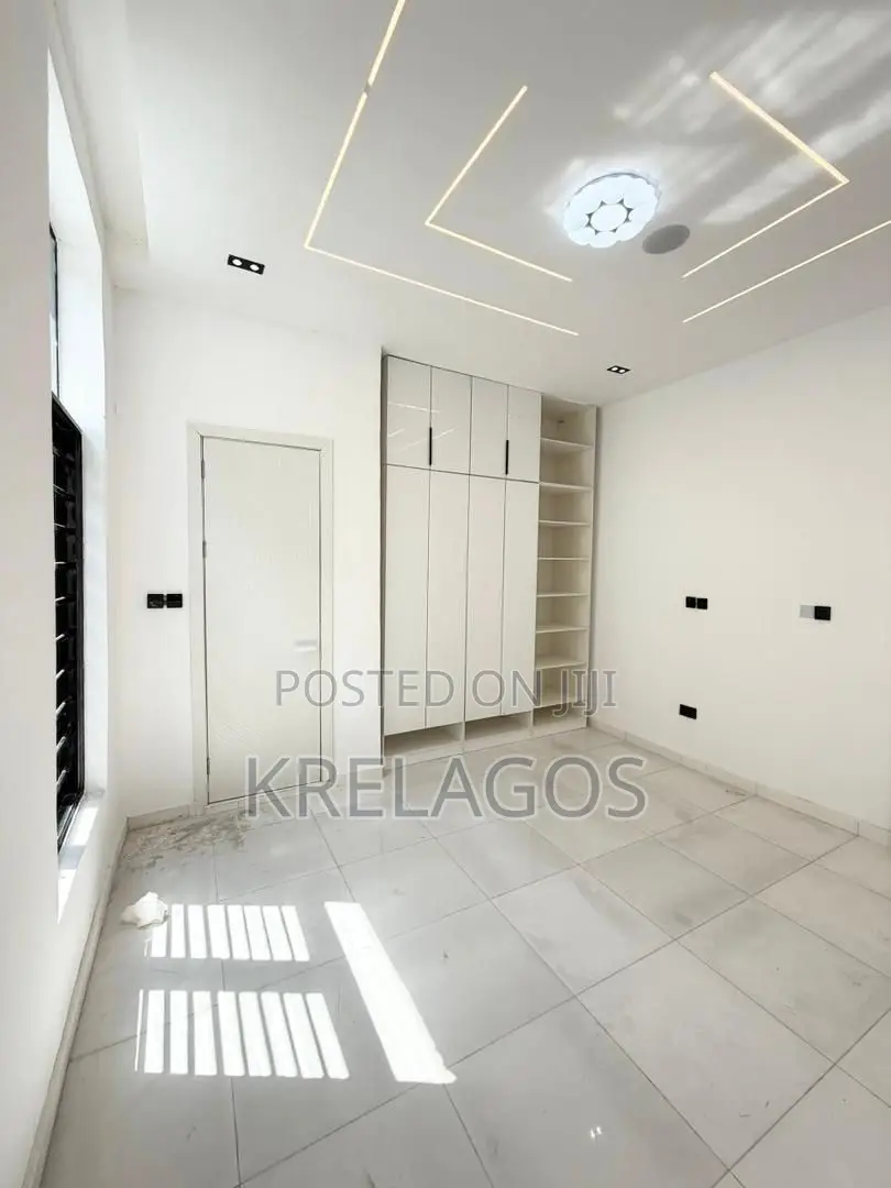 4bdrm Duplex in Ikota for sale in Ikota