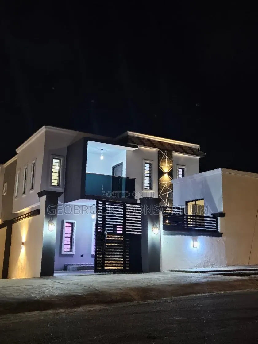 4bdrm Duplex in Kolapo Ishola Gra, Akobo for sale in Akobo