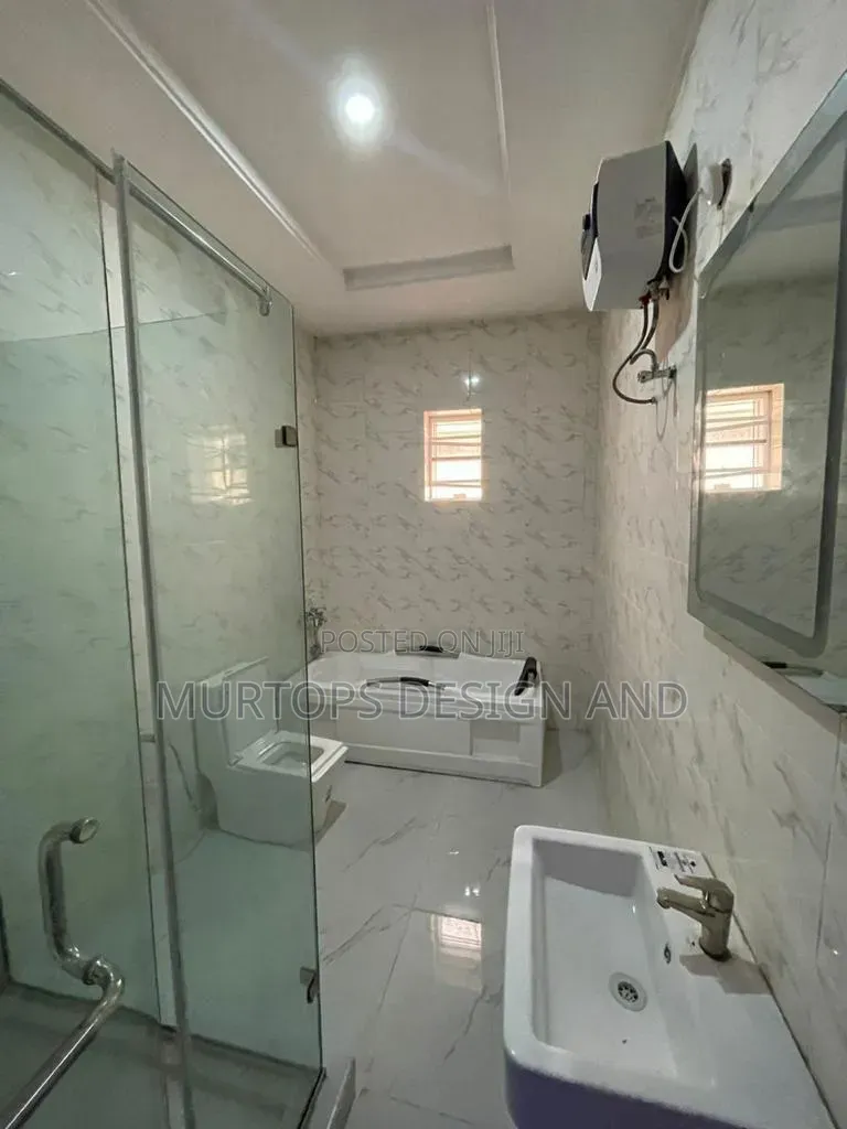 4bdrm Townhouse/Terrace in Lekki Phase 2 for sale in Lekki Phase 2