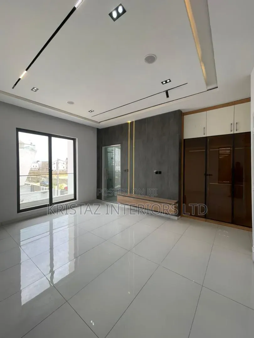 4bdrm Duplex in Ikota for sale in Ikota