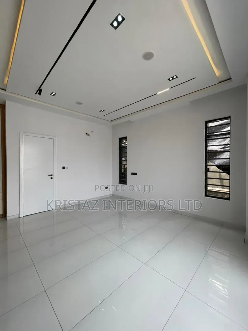 4bdrm Duplex in Ikota for sale in Ikota