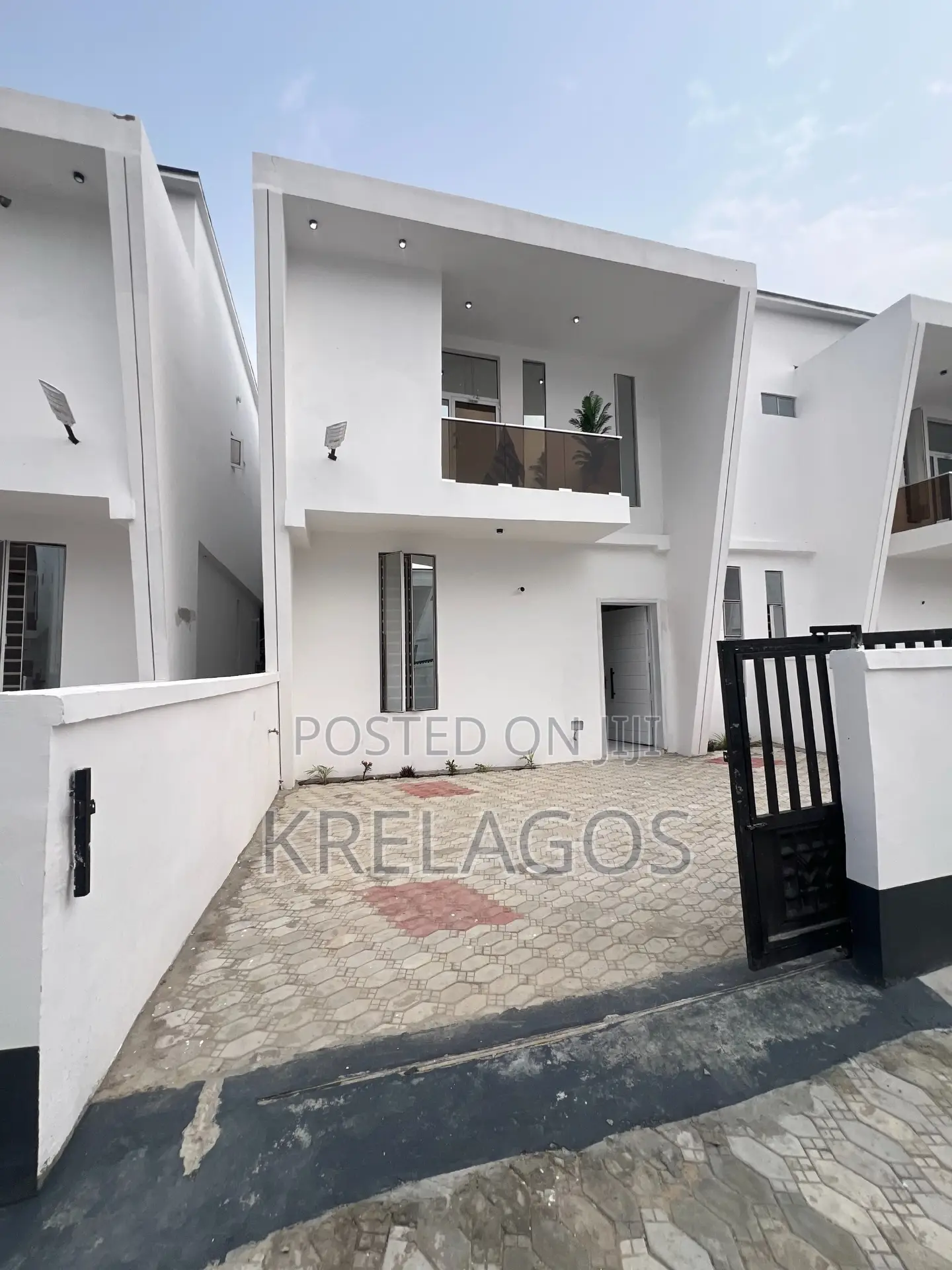4bdrm Duplex in Ikota for rent in Ikota