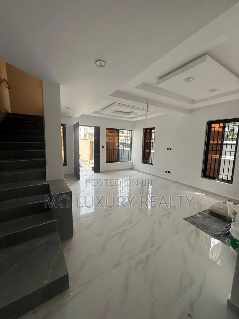 4bdrm Duplex in Lekki Phase 1 for rent in Lekki Phase 1