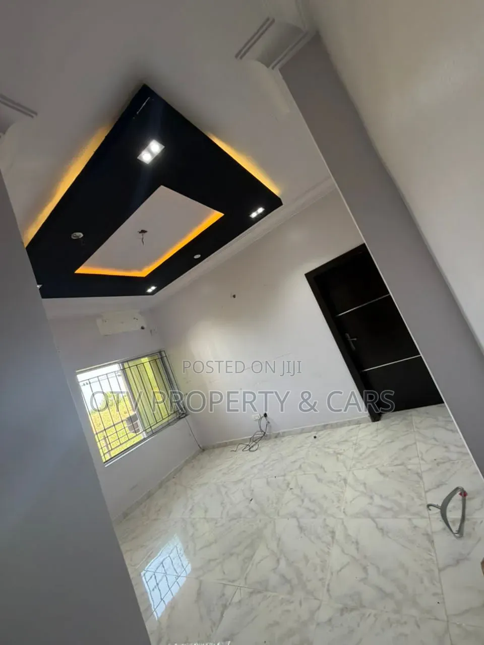 Mini Flat in Chevron for rent in Chevron