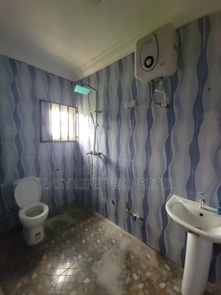 3bdrm Apartment in Kolapo Ishola, Akobo for rent in Akobo
