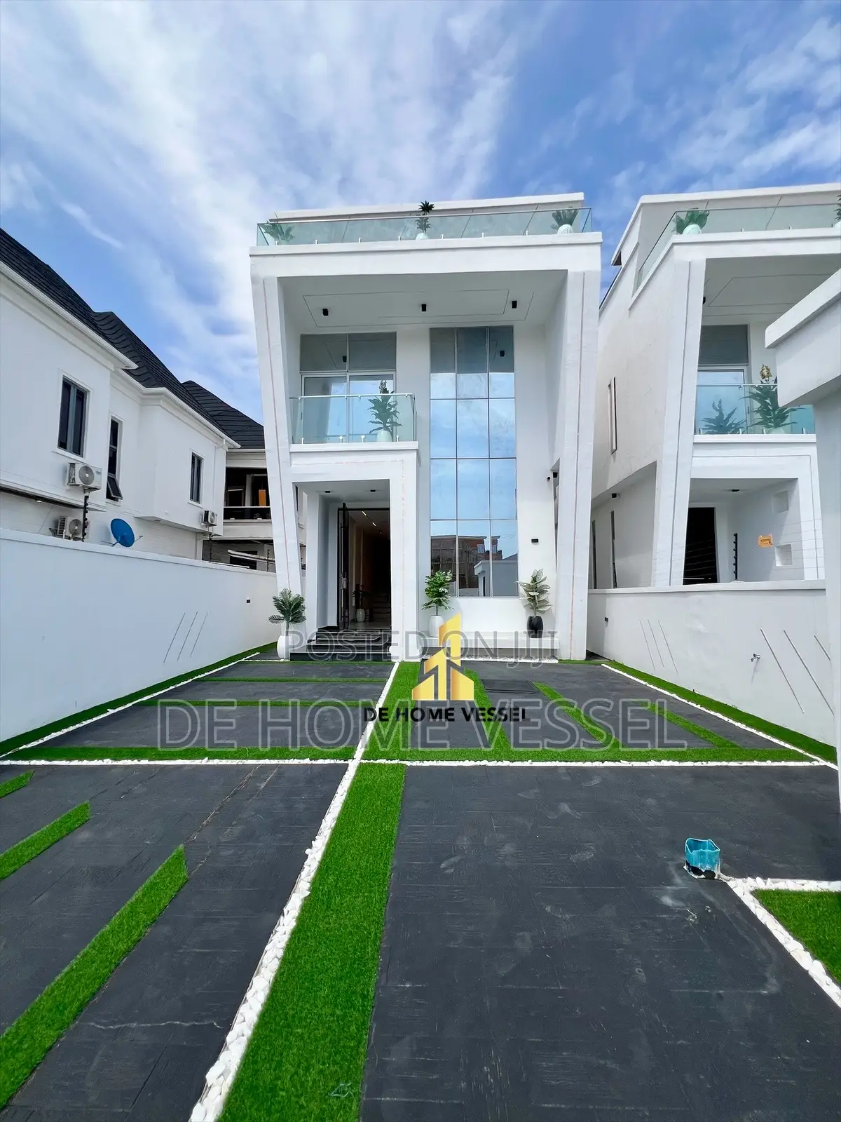5bdrm Duplex in Ologolo for sale in Ologolo