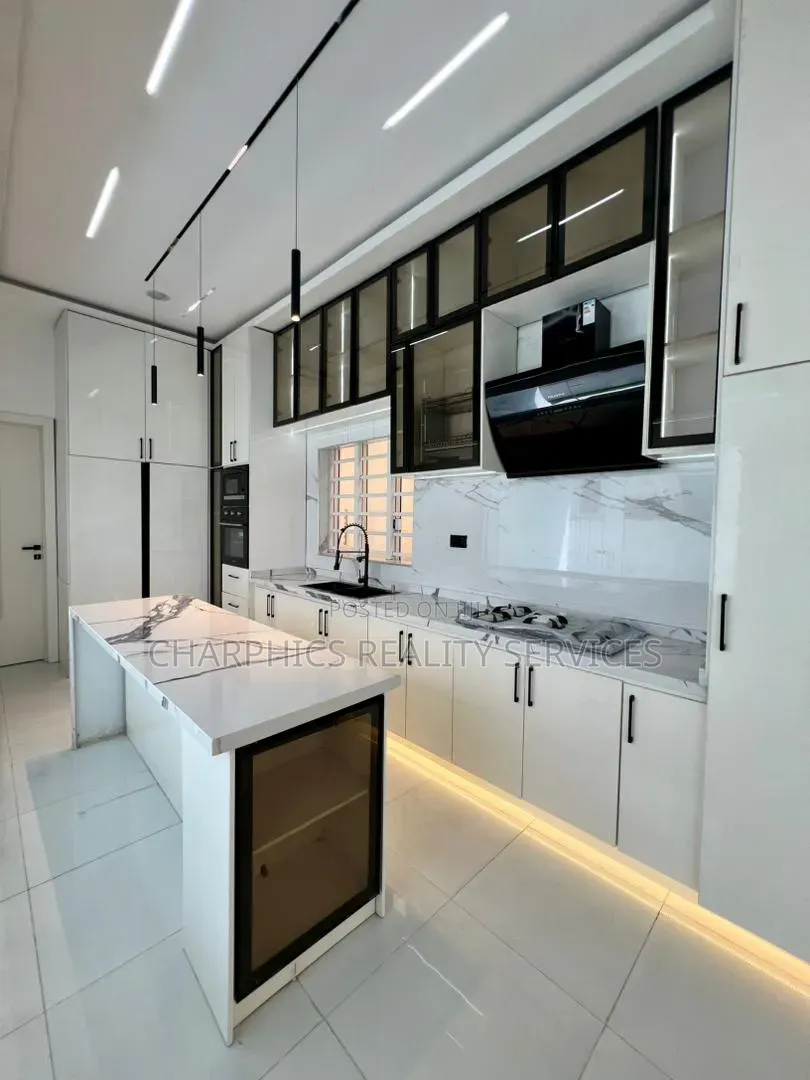 5bdrm Duplex in Ologolo for sale in Ologolo