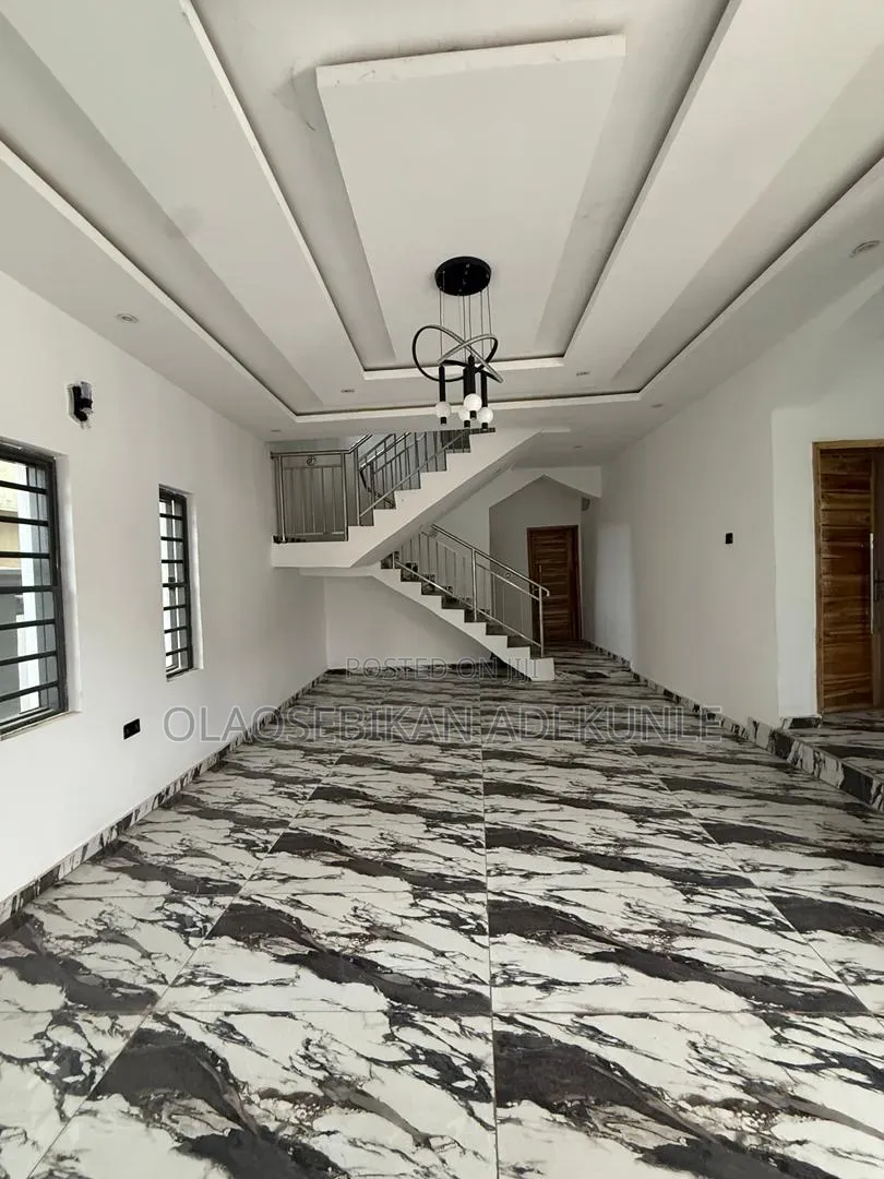 4bdrm Duplex in Kolapo Ishola Gra, Akobo for sale in Akobo