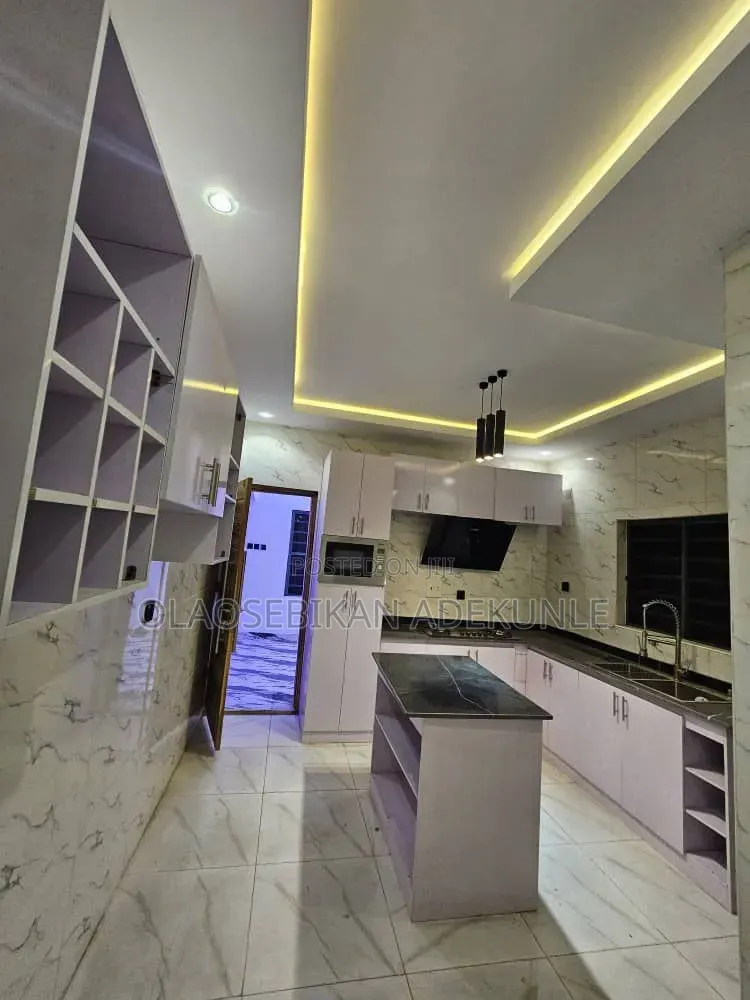 4bdrm Duplex in Kolapo Ishola Gra, Akobo for sale in Akobo