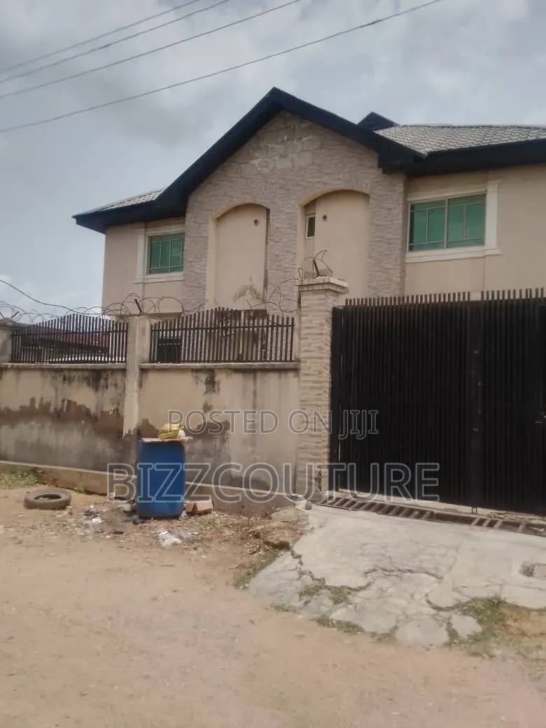 Furnished 3bdrm Apartment in Apata for sale in Apata