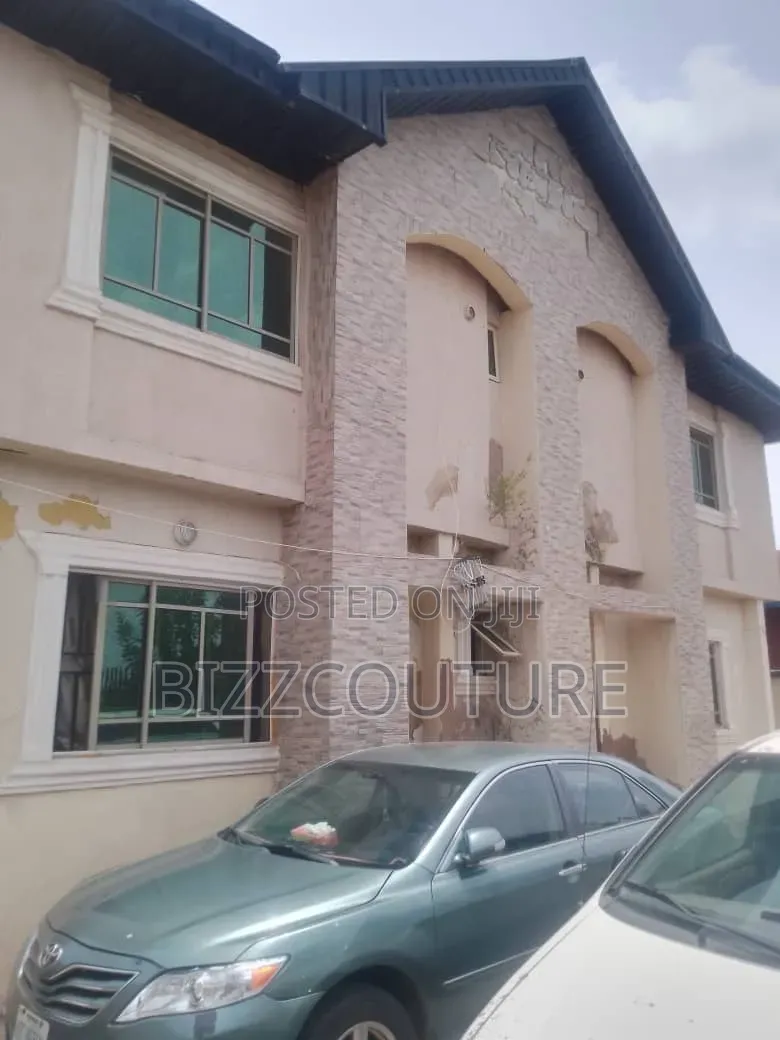 Furnished 3bdrm Apartment in Apata for sale in Apata