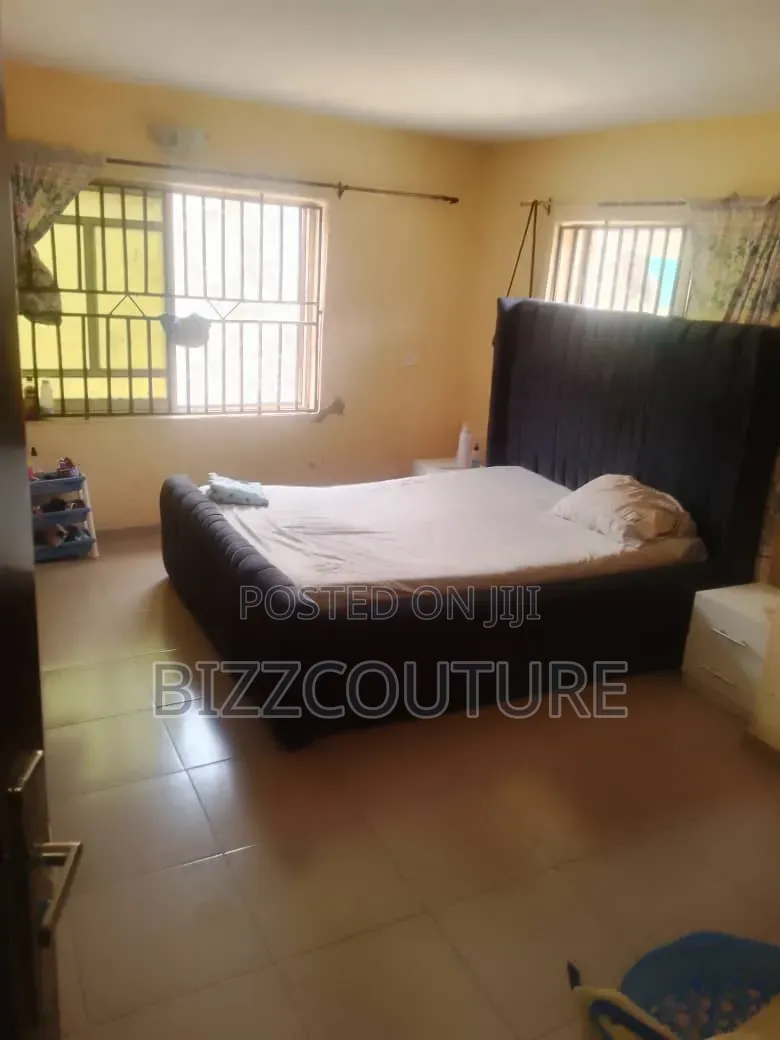 Furnished 3bdrm Apartment in Apata for sale in Apata