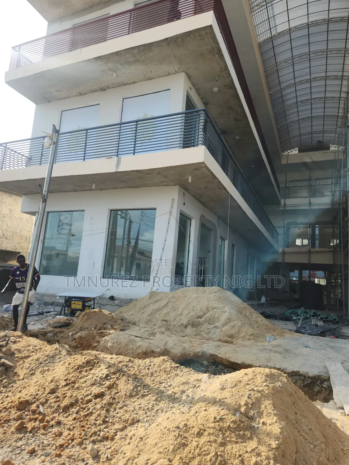 Shope New Built Forbrent at Lekki Phase1 in a Very Busy Area in Lekki Phase 1