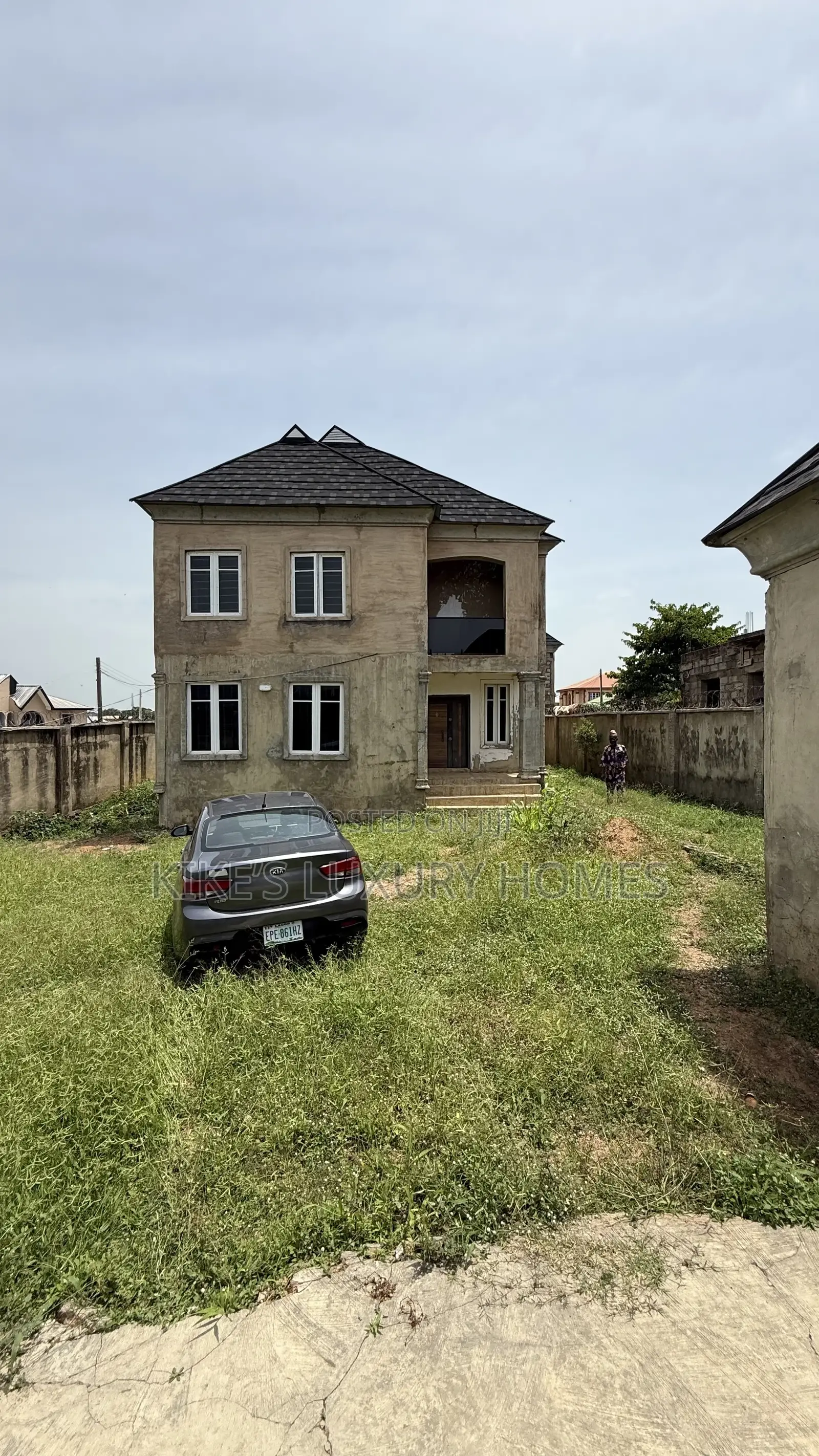 4bdrm Duplex in Ologuneru for sale in Ologuneru