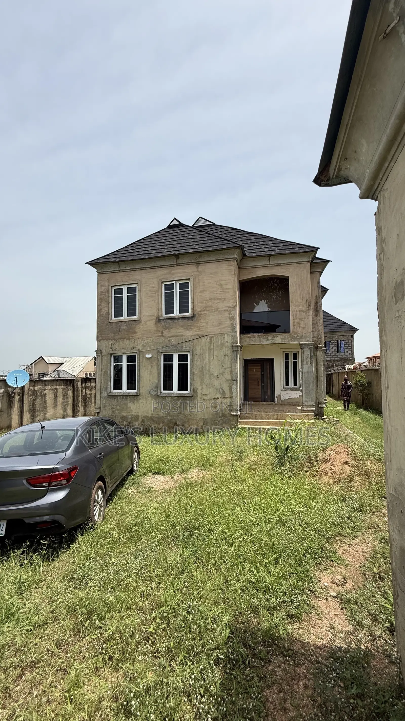 4bdrm Duplex in Ologuneru for sale in Ologuneru