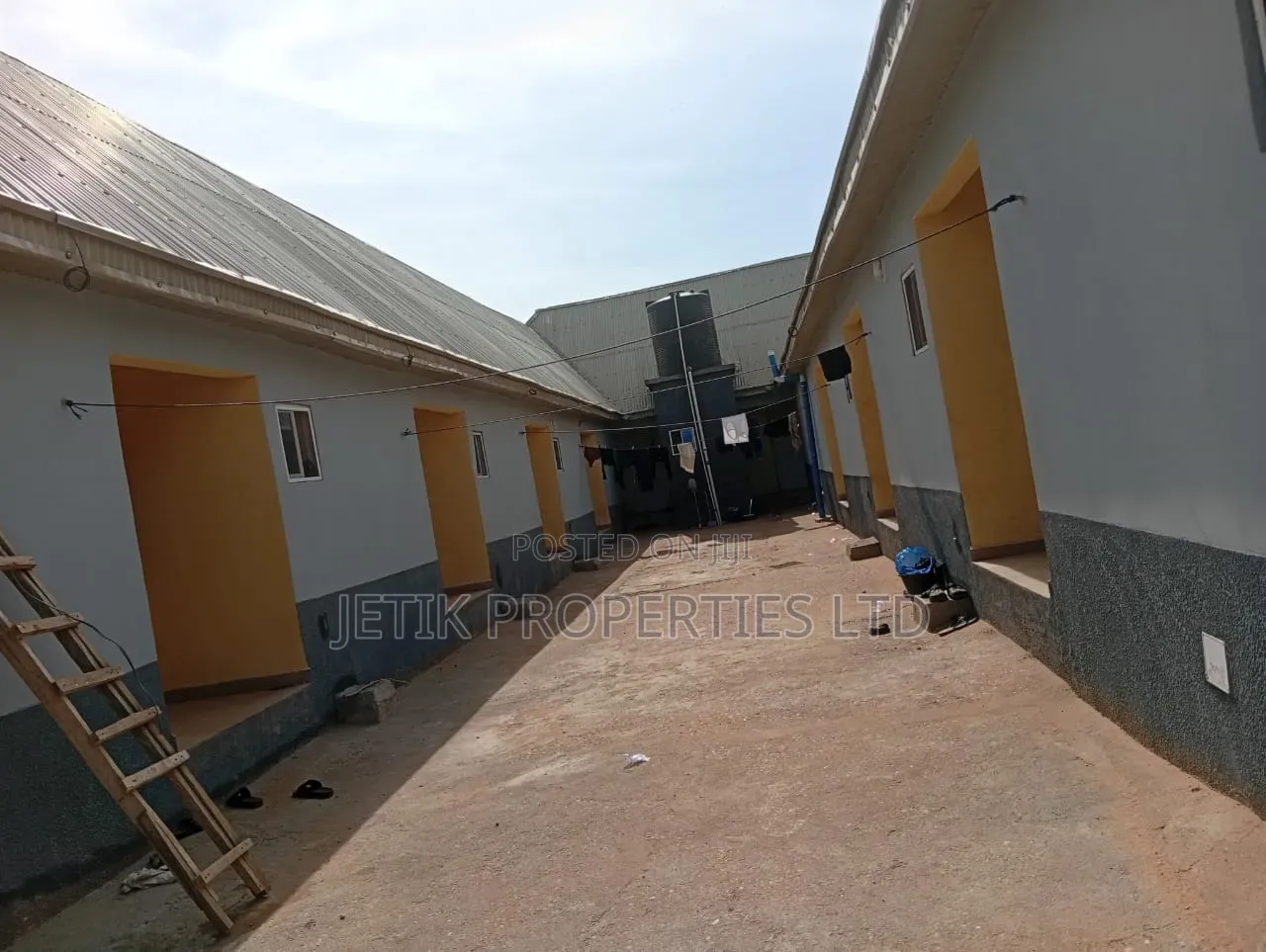 11bdrm Block of Flats in Teaching Hospital, for sale in Makurdi