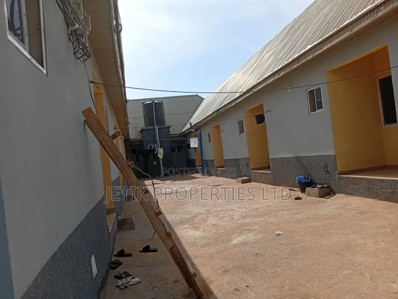 11bdrm Block of Flats in Teaching Hospital, for sale in Makurdi