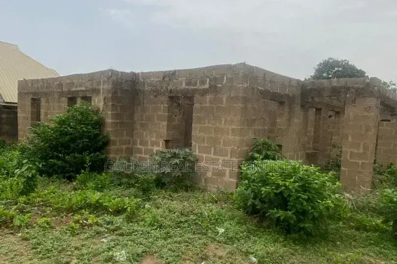 3bdrm Apartment in Oluyole for sale in Oluyole